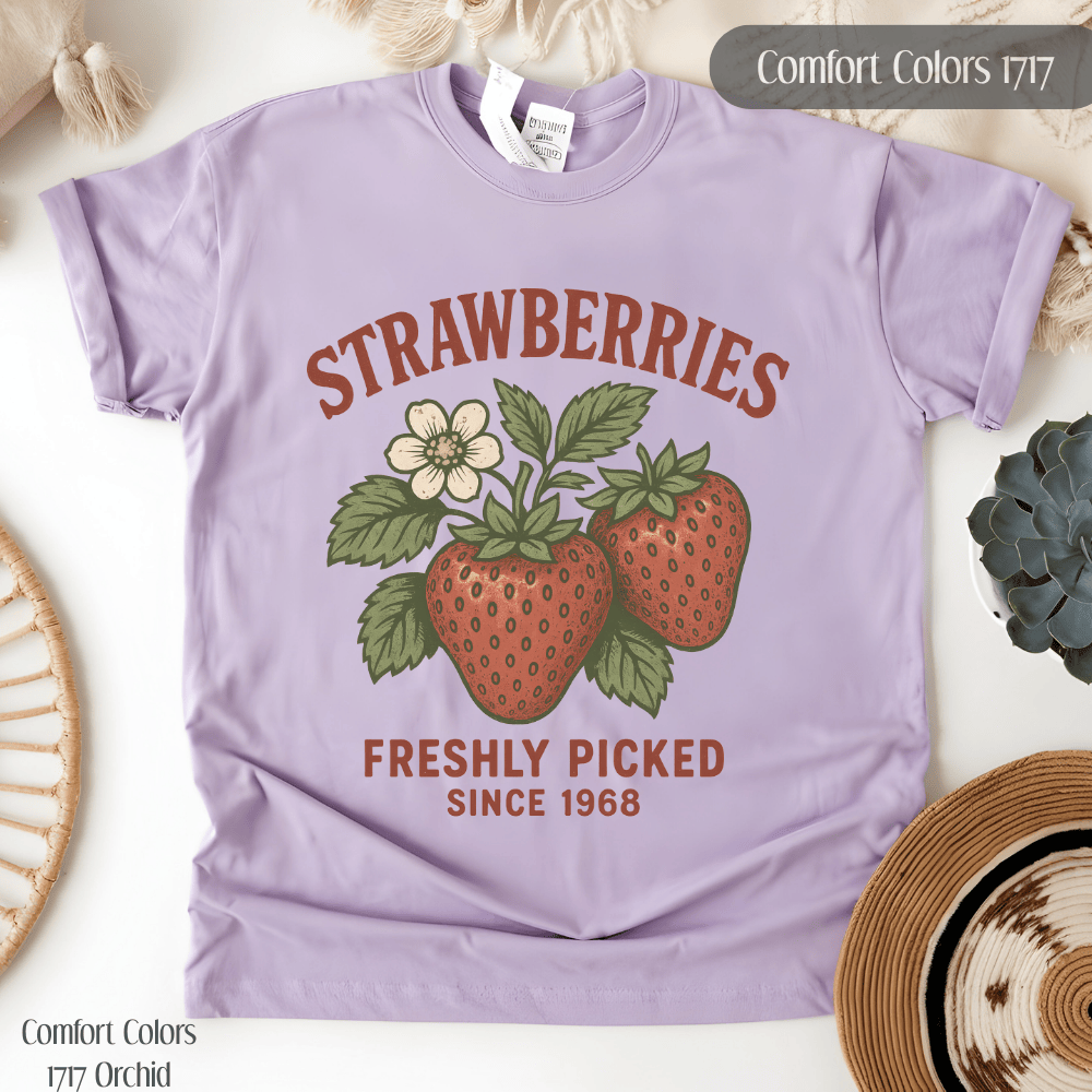 Comfort Colors Vintage Strawberry T-Shirt – Cute Cottagecore Summer Vibes Graphic Tee